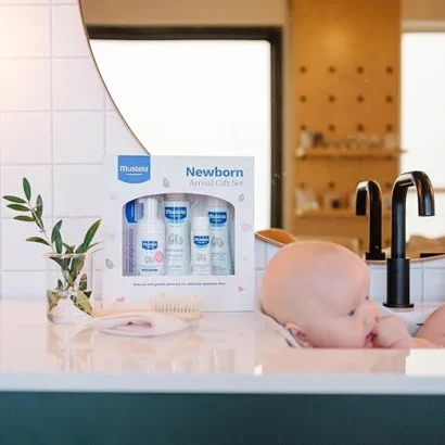 Baby using skincare set